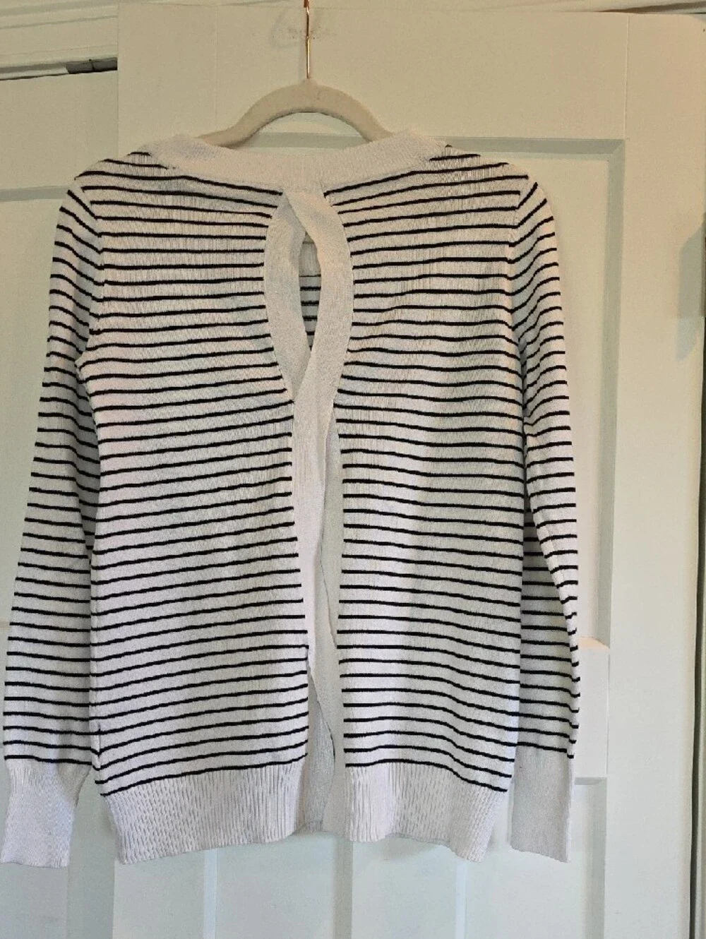 fun 2 fun Striped Black & White and Mauve Tops - Women's Lot - Picture 9 of 9